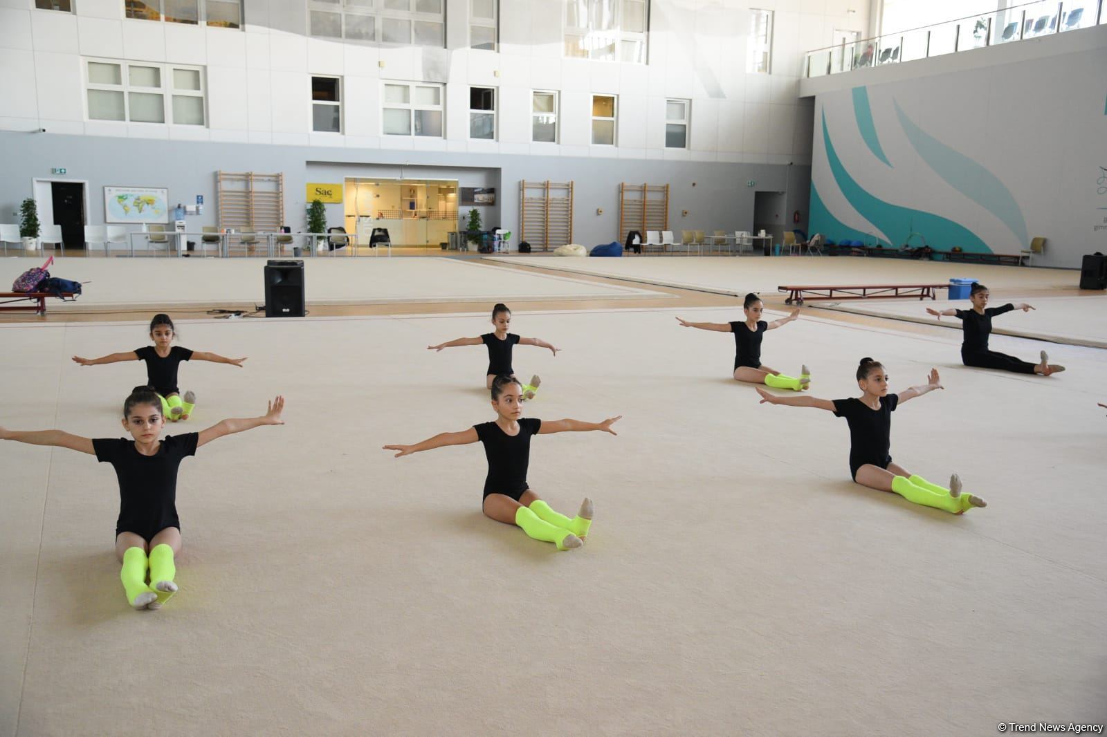 В Национальной арене гимнастики в Баку проходят учебно-тренировочные сборы спортсменок из Мингячевира (ФОТО)