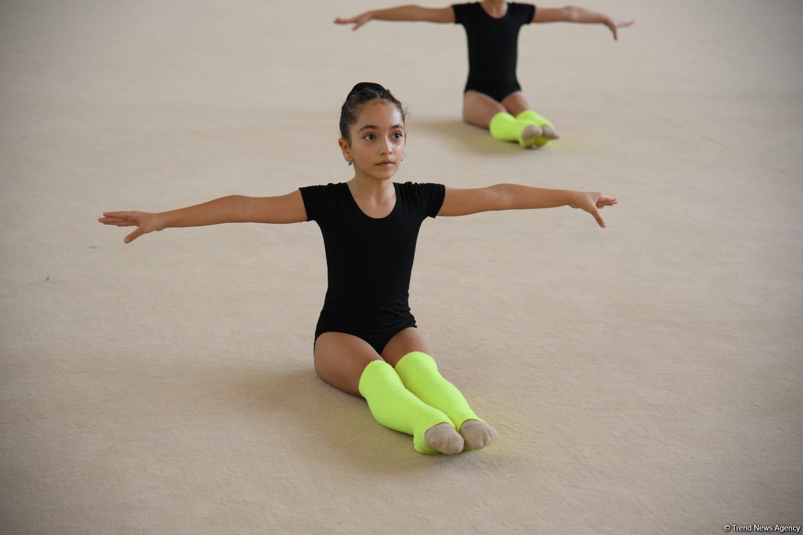 В Национальной арене гимнастики в Баку проходят учебно-тренировочные сборы спортсменок из Мингячевира (ФОТО)