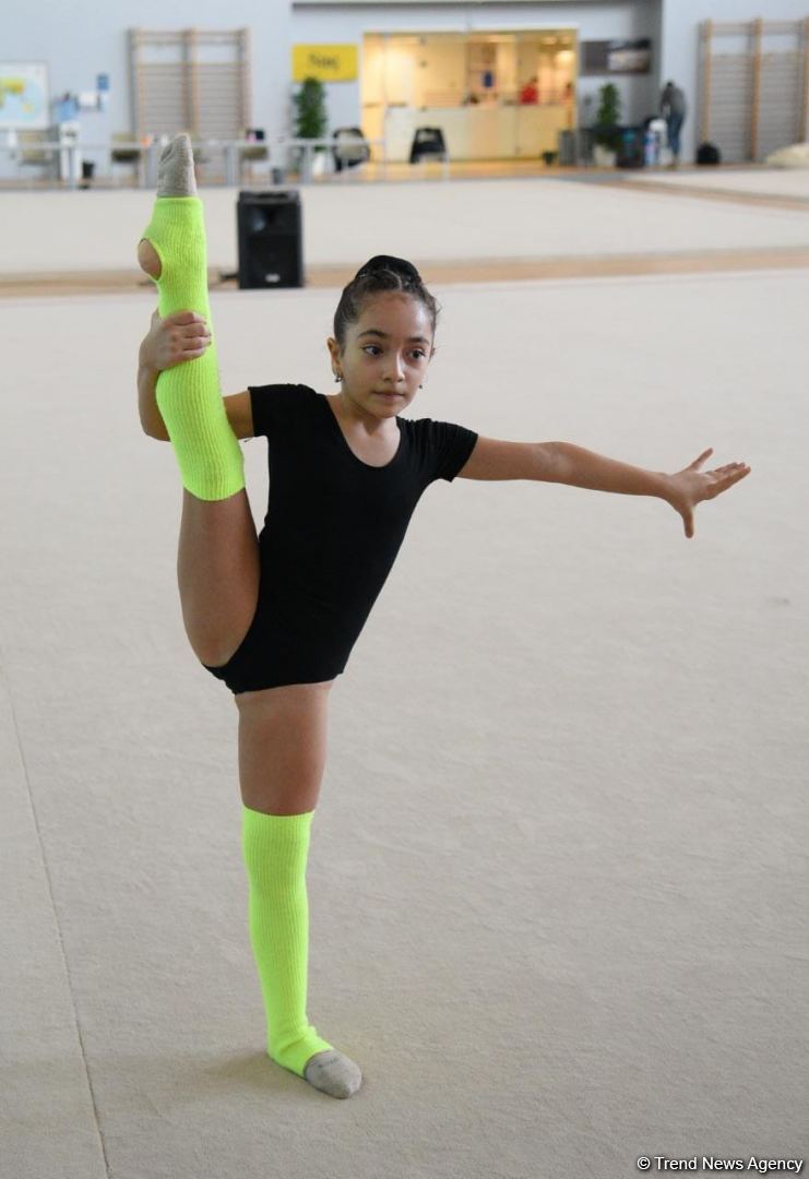 В Национальной арене гимнастики в Баку проходят учебно-тренировочные сборы спортсменок из Мингячевира (ФОТО)