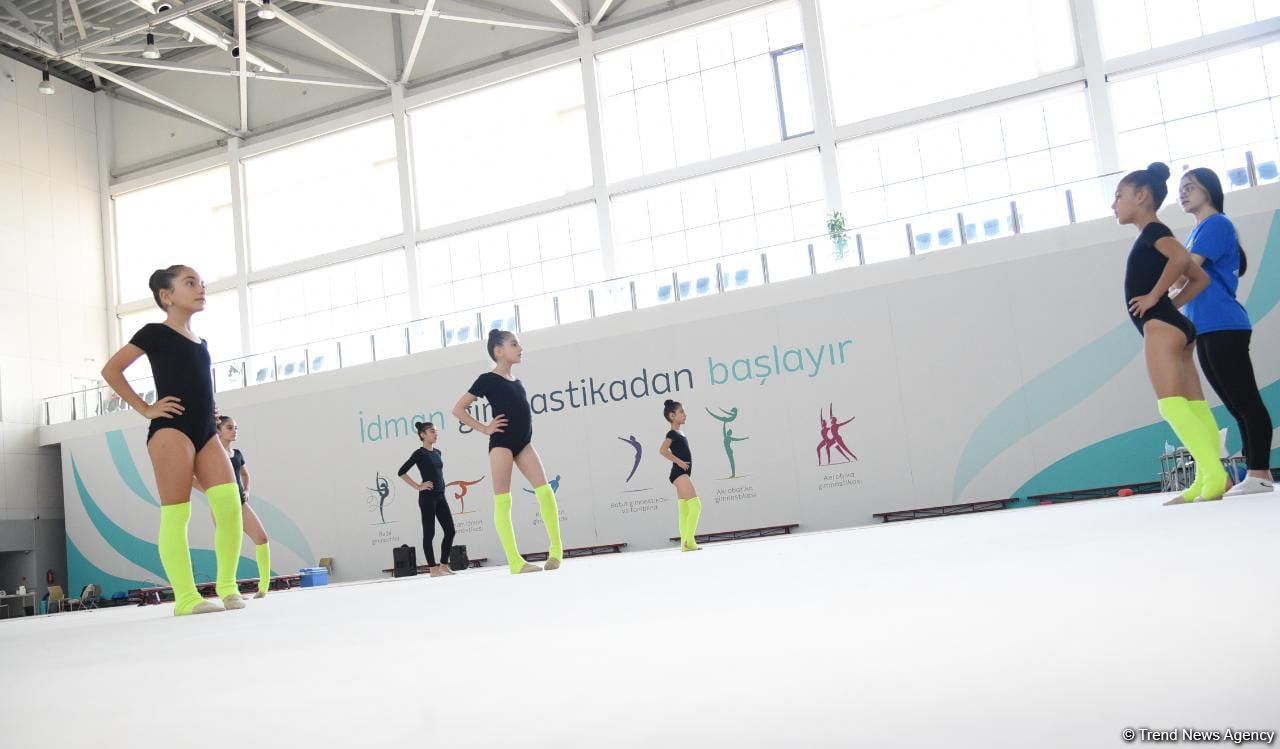 В Национальной арене гимнастики в Баку проходят учебно-тренировочные сборы спортсменок из Мингячевира (ФОТО)