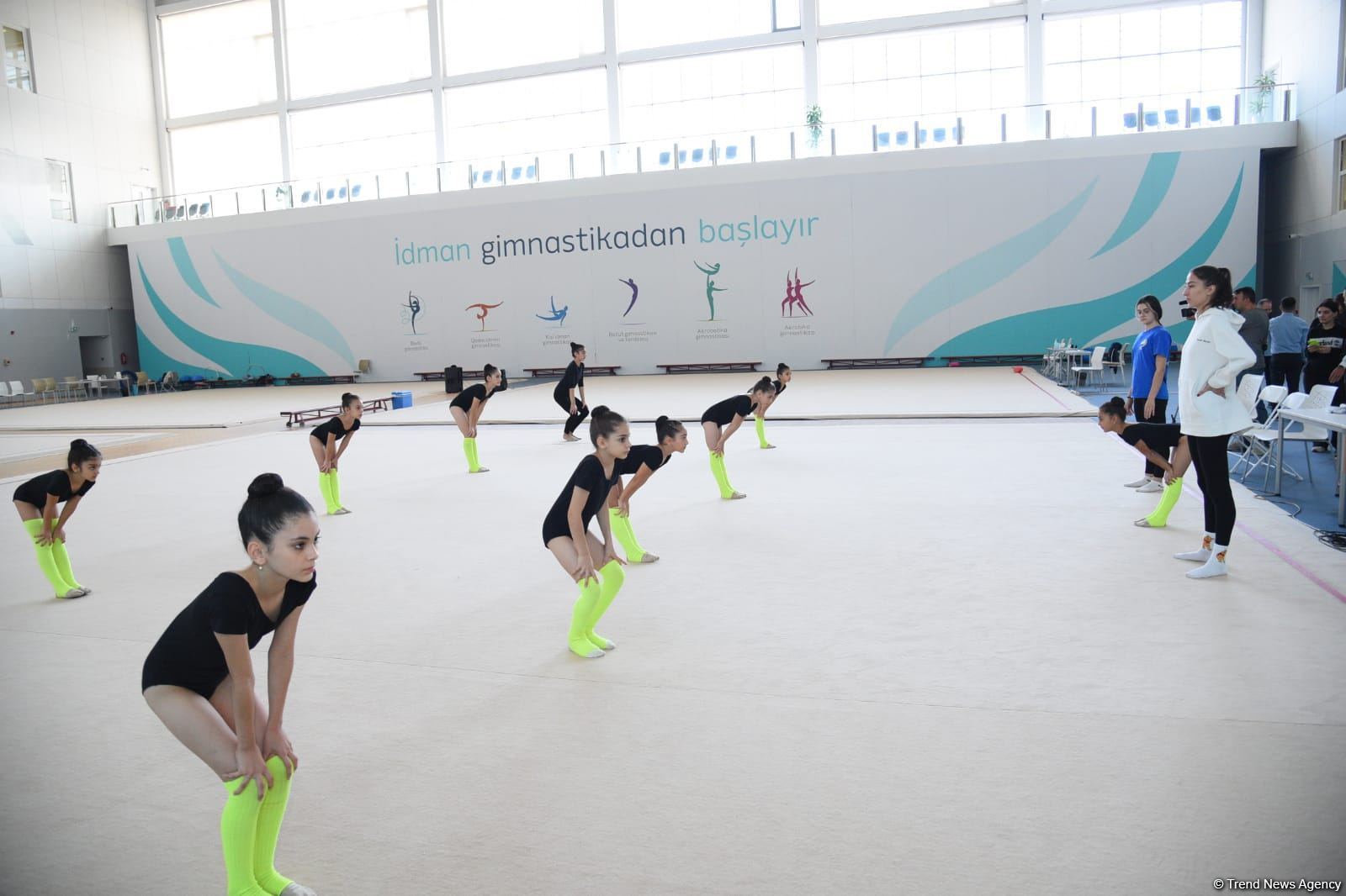 В Национальной арене гимнастики в Баку проходят учебно-тренировочные сборы спортсменок из Мингячевира (ФОТО)