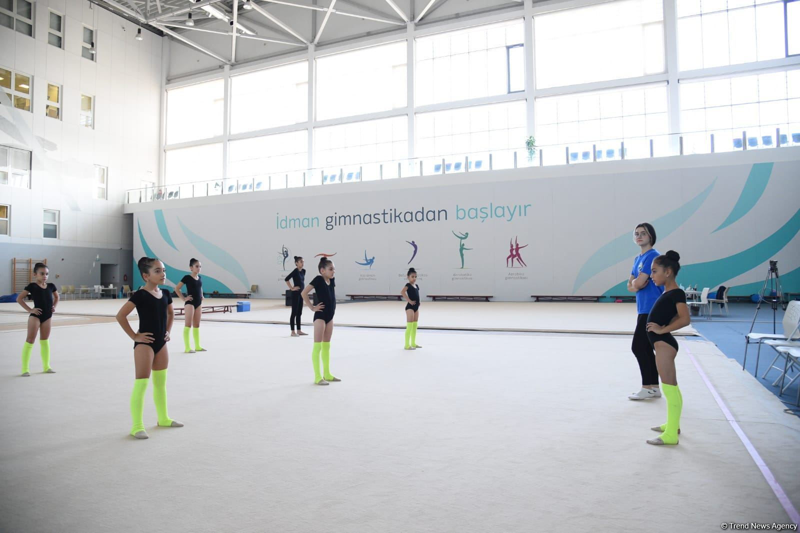 В Национальной арене гимнастики в Баку проходят учебно-тренировочные сборы спортсменок из Мингячевира (ФОТО)
