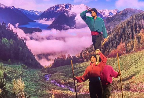 Легендарный балет Игоря Моисеева представил в Баку азербайджанский танец "Чобаны" (ФОТО)