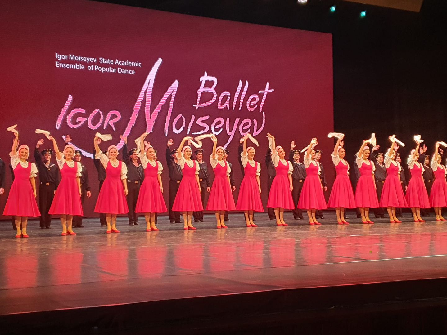 Легендарный балет Игоря Моисеева представил в Баку азербайджанский танец "Чобаны" (ФОТО)