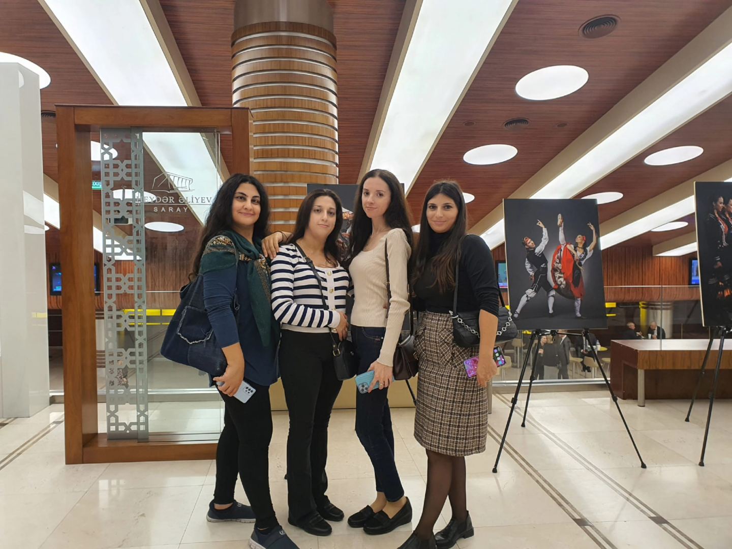 Легендарный балет Игоря Моисеева представил в Баку азербайджанский танец "Чобаны" (ФОТО)