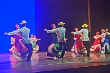 Легендарный балет Игоря Моисеева представил в Баку азербайджанский танец "Чобаны" (ФОТО)