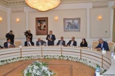 В Баку состоялась презентация исторического романа Юнуса Огуза "Cığır" (ФОТО)