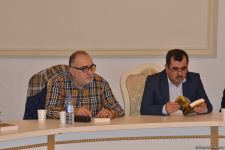 В Баку состоялась презентация исторического романа Юнуса Огуза "Cığır" (ФОТО)