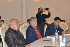 В Баку состоялась презентация исторического романа Юнуса Огуза "Cığır" (ФОТО)