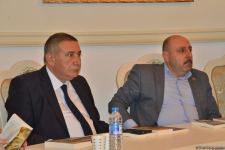 В Баку состоялась презентация исторического романа Юнуса Огуза "Cığır" (ФОТО)