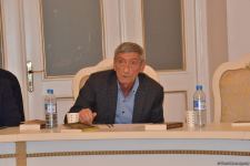 В Баку состоялась презентация исторического романа Юнуса Огуза "Cığır" (ФОТО)