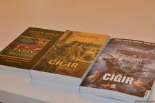 В Баку состоялась презентация исторического романа Юнуса Огуза "Cığır" (ФОТО)