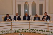 В Баку состоялась презентация исторического романа Юнуса Огуза "Cığır" (ФОТО)