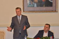 В Баку состоялась презентация исторического романа Юнуса Огуза "Cığır" (ФОТО)