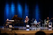 В бой идут одни "старики" - потрясающий концерт легендарной Yellow Jackets в Баку, или Сюрприз с балабаном (ВИДЕО, ФОТО)