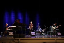 В бой идут одни "старики" - потрясающий концерт легендарной Yellow Jackets в Баку, или Сюрприз с балабаном (ВИДЕО, ФОТО)