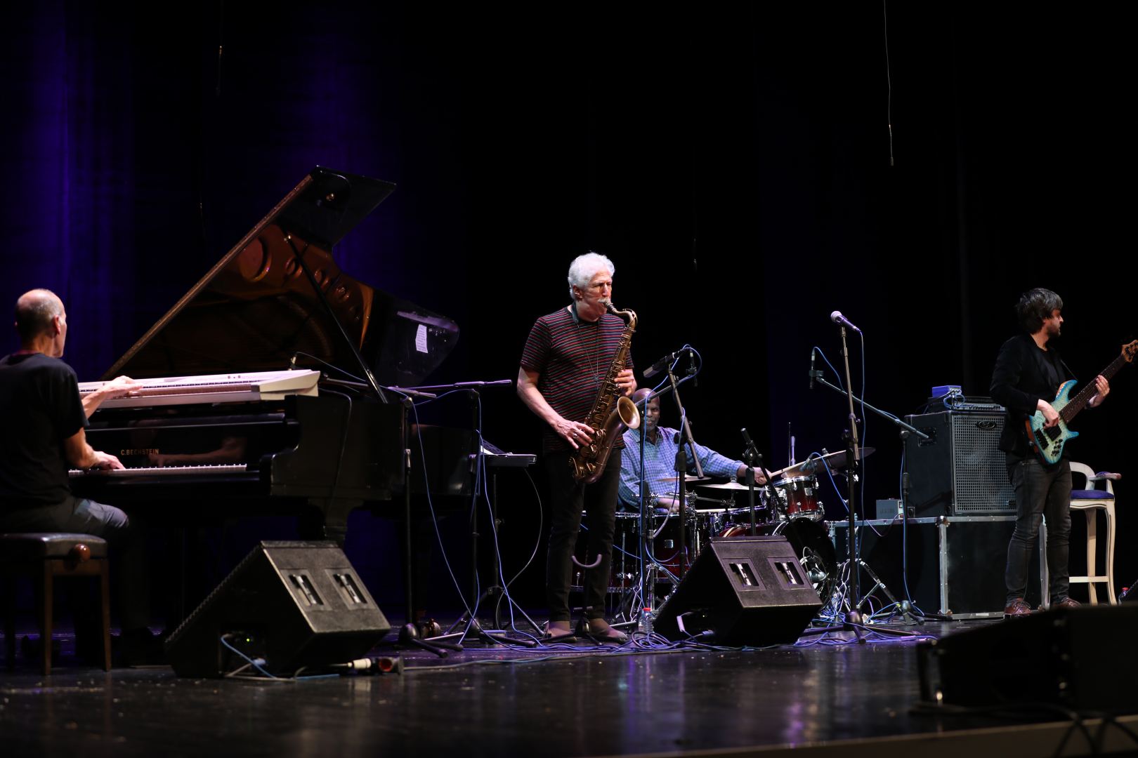 В бой идут одни "старики" - потрясающий концерт легендарной Yellow Jackets в Баку, или Сюрприз с балабаном (ВИДЕО, ФОТО)