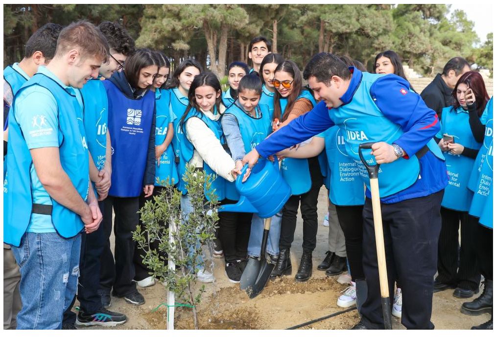 Вице-президент Фонда Гейдара Алиева Лейла Алиева приняла участие в первой акции по посадке деревьев к осеннему сезону «Общереспубликанского озеленительного марафона» (ФОТО)