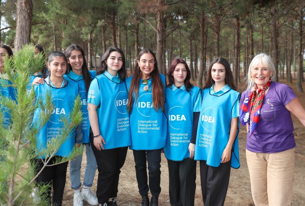 Вице-президент Фонда Гейдара Алиева Лейла Алиева приняла участие в первой акции по посадке деревьев к осеннему сезону «Общереспубликанского озеленительного марафона» (ФОТО)