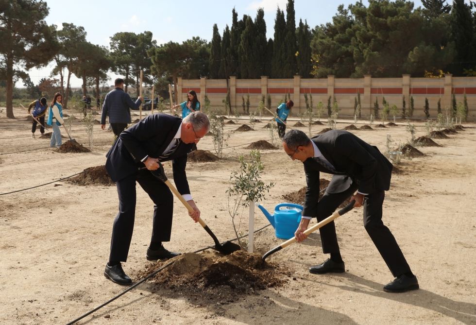 Вице-президент Фонда Гейдара Алиева Лейла Алиева приняла участие в первой акции по посадке деревьев к осеннему сезону «Общереспубликанского озеленительного марафона» (ФОТО)