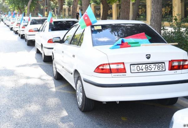 В Баку проходит автопробег “Победа” (ФОТО)