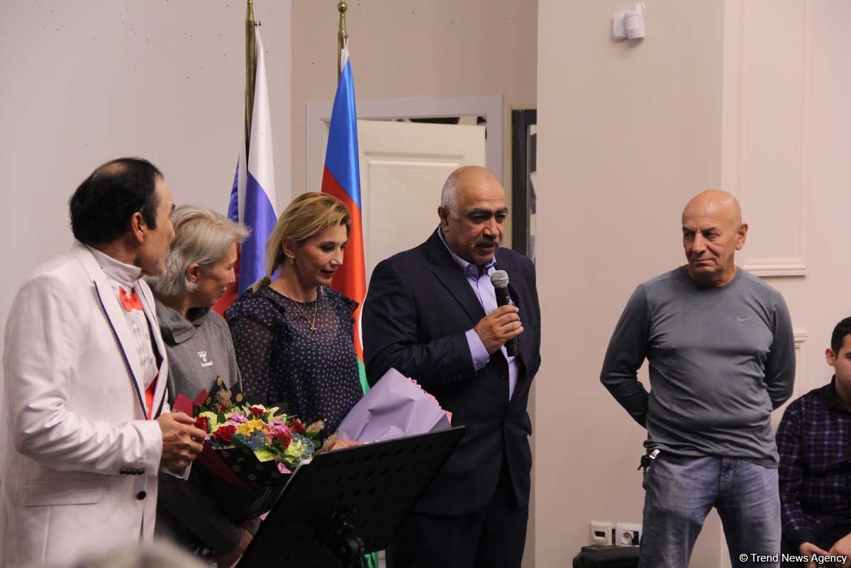 Ты во мне поешь, Азербайджан! Концерт узбекского певца Хурсанда Шерова – когда на помощь приходят друзья  (ВИДЕО, ФОТО)