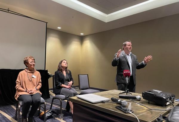 Надеюсь, что демократы сохранят большинство на промежуточных выборах - Стивен Слугоски