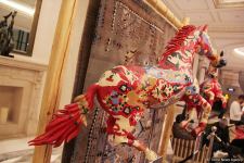 В Four Seasons Baku состоялось торжественное открытие бутика "Азерхалча" – красочные Карабахские скакуны и потрясающие ковры (ФОТО)