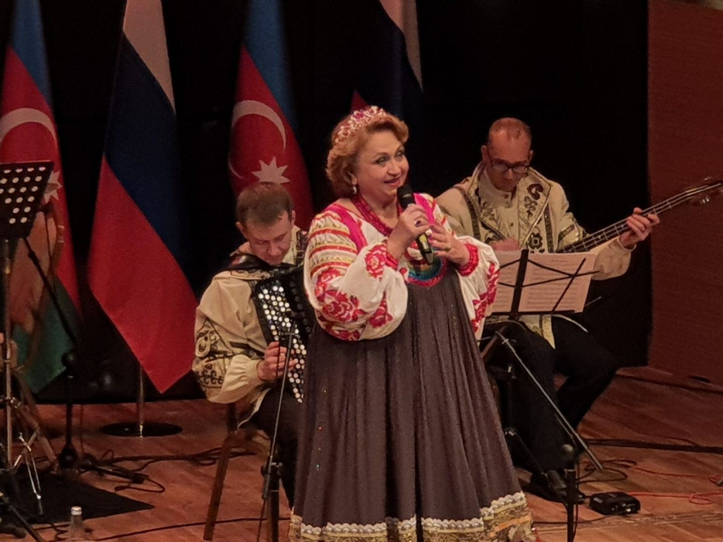 Фантастическая энергетика и многообразие напевов: В Баку прошел концерт народной артистки России Надежды Крыгиной (ФОТО)