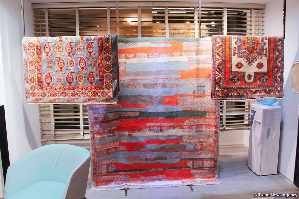 В Four Seasons Baku состоялось торжественное открытие бутика "Азерхалча" – красочные Карабахские скакуны и потрясающие ковры (ФОТО)