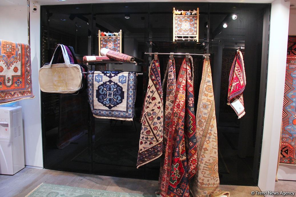 В Four Seasons Baku состоялось торжественное открытие бутика "Азерхалча" – красочные Карабахские скакуны и потрясающие ковры (ФОТО)