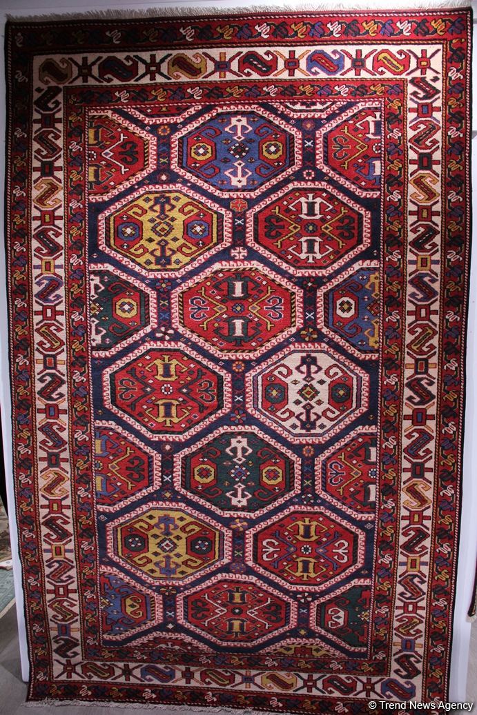 В Four Seasons Baku состоялось торжественное открытие бутика "Азерхалча" – красочные Карабахские скакуны и потрясающие ковры (ФОТО)