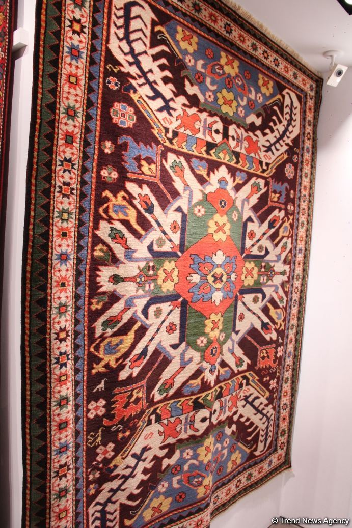 В Four Seasons Baku состоялось торжественное открытие бутика "Азерхалча" – красочные Карабахские скакуны и потрясающие ковры (ФОТО)