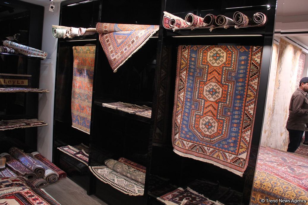 В Four Seasons Baku состоялось торжественное открытие бутика "Азерхалча" – красочные Карабахские скакуны и потрясающие ковры (ФОТО)