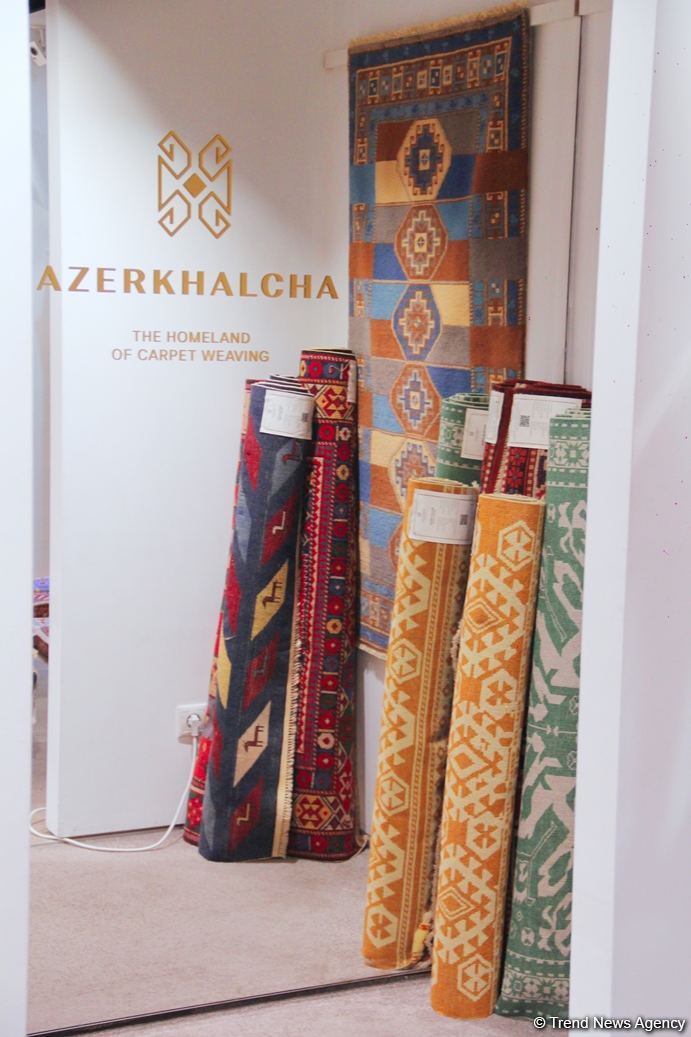 В Four Seasons Baku состоялось торжественное открытие бутика "Азерхалча" – красочные Карабахские скакуны и потрясающие ковры (ФОТО)