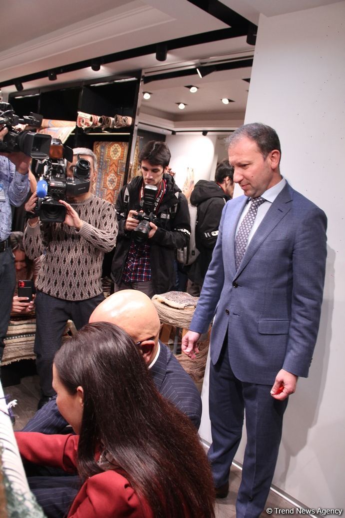 В Four Seasons Baku состоялось торжественное открытие бутика "Азерхалча" – красочные Карабахские скакуны и потрясающие ковры (ФОТО)