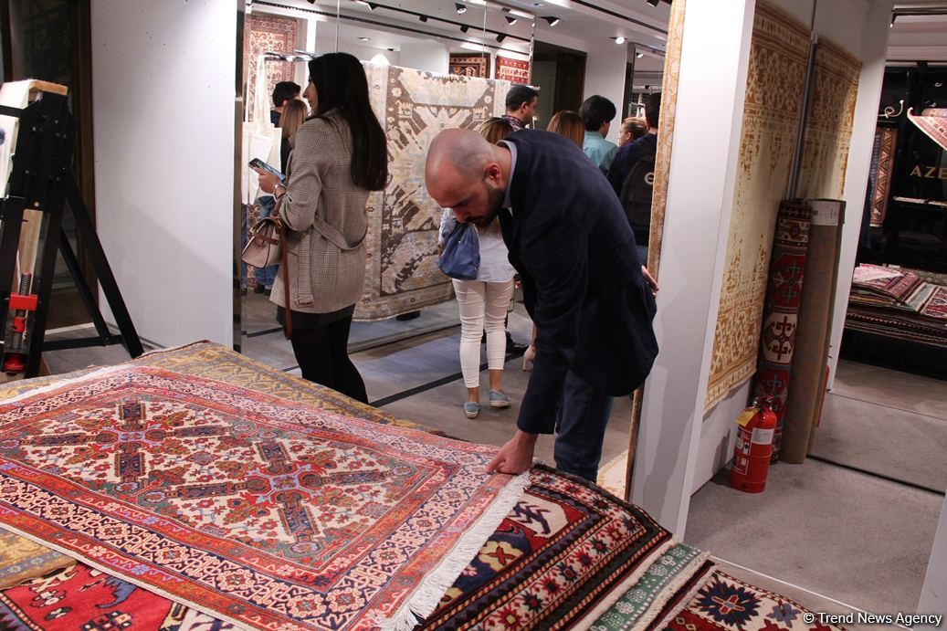 В Four Seasons Baku состоялось торжественное открытие бутика "Азерхалча" – красочные Карабахские скакуны и потрясающие ковры (ФОТО)