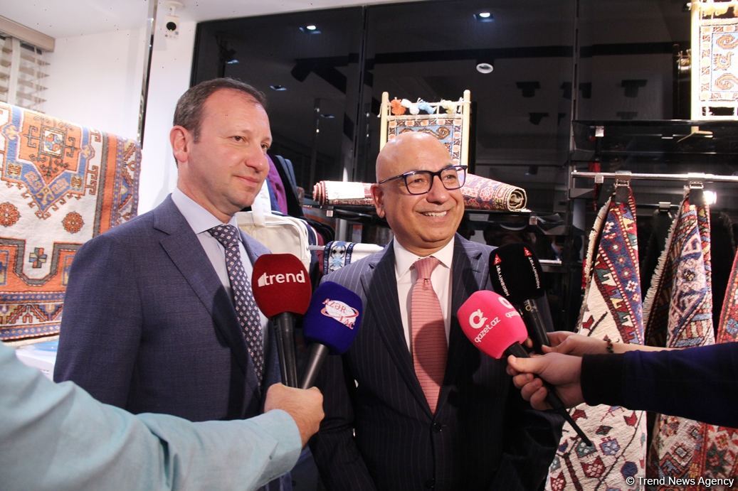 В Four Seasons Baku состоялось торжественное открытие бутика "Азерхалча" – красочные Карабахские скакуны и потрясающие ковры (ФОТО)