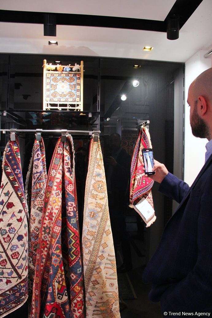 В Four Seasons Baku состоялось торжественное открытие бутика "Азерхалча" – красочные Карабахские скакуны и потрясающие ковры (ФОТО)