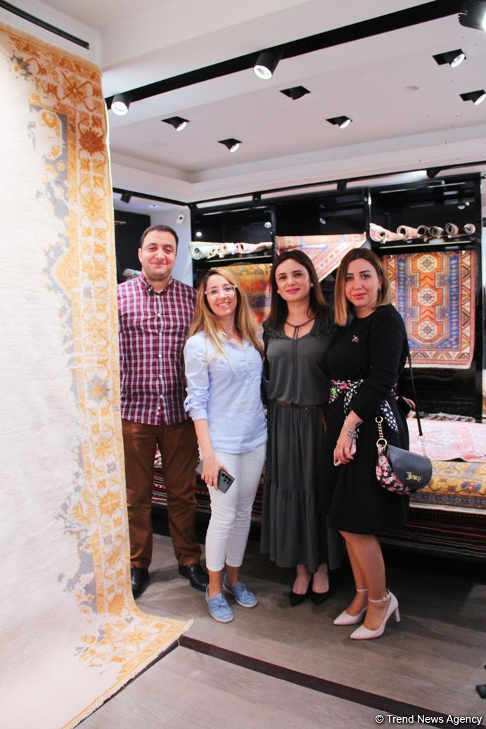 В Four Seasons Baku состоялось торжественное открытие бутика "Азерхалча" – красочные Карабахские скакуны и потрясающие ковры (ФОТО)