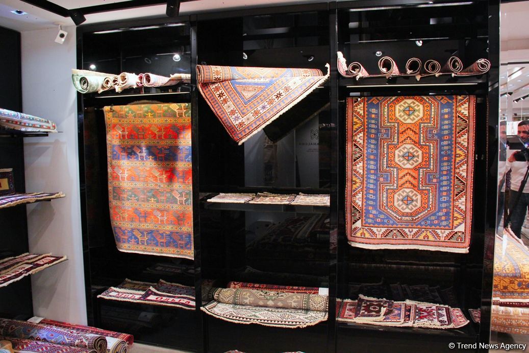 В Four Seasons Baku состоялось торжественное открытие бутика "Азерхалча" – красочные Карабахские скакуны и потрясающие ковры (ФОТО)