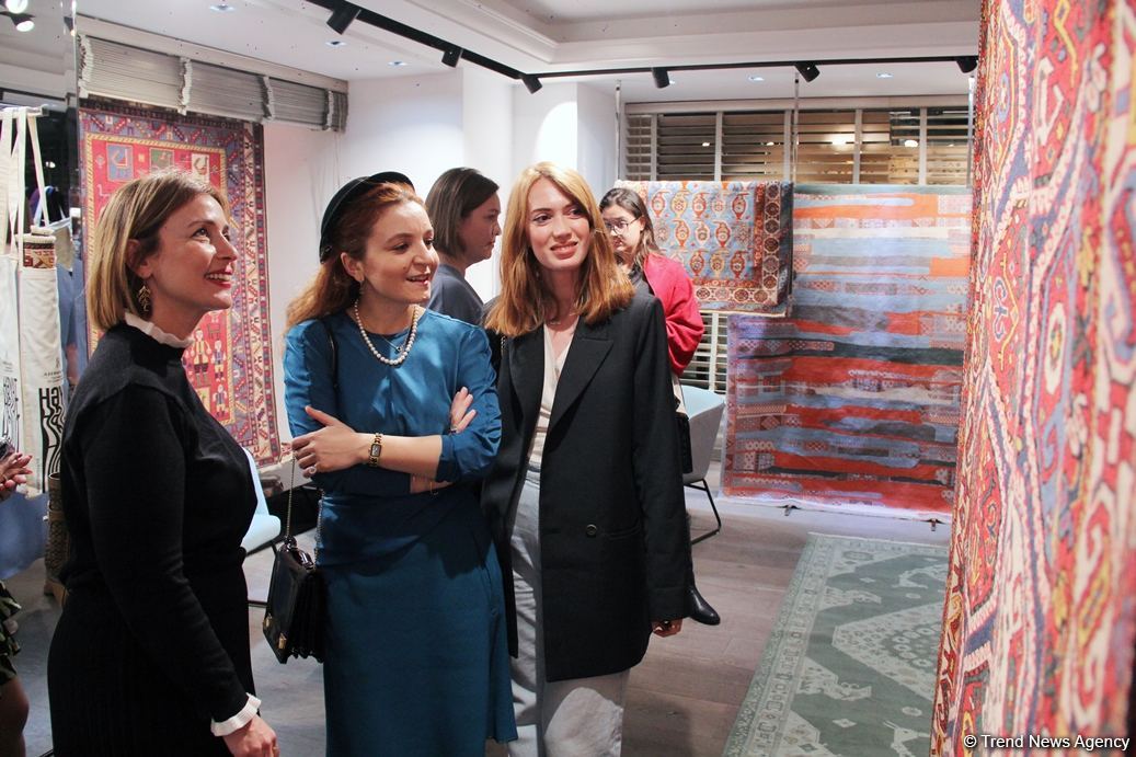 В Four Seasons Baku состоялось торжественное открытие бутика "Азерхалча" – красочные Карабахские скакуны и потрясающие ковры (ФОТО)