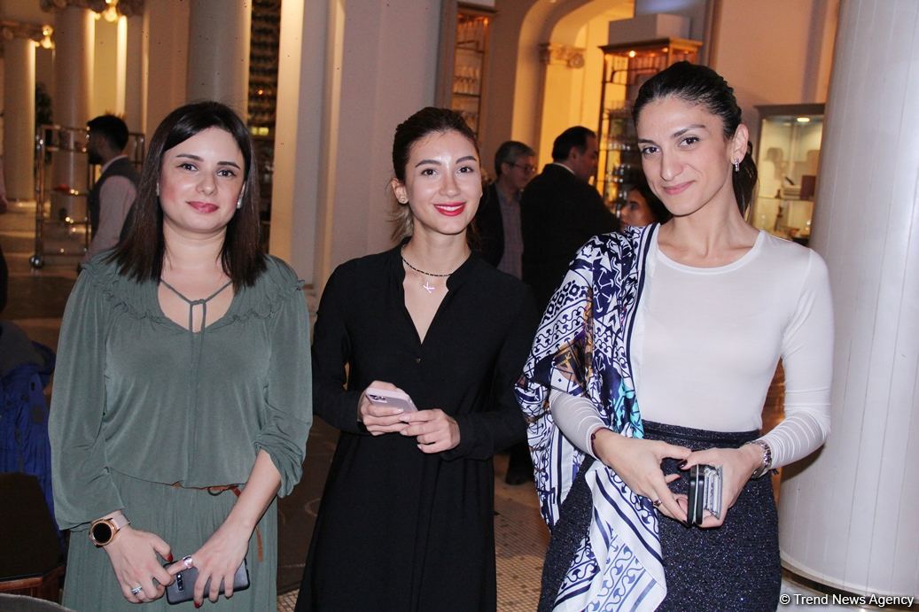 В Four Seasons Baku состоялось торжественное открытие бутика "Азерхалча" – красочные Карабахские скакуны и потрясающие ковры (ФОТО)