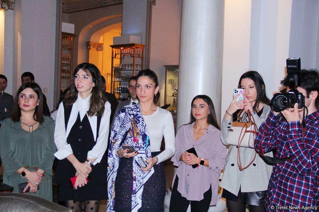 В Four Seasons Baku состоялось торжественное открытие бутика "Азерхалча" – красочные Карабахские скакуны и потрясающие ковры (ФОТО)