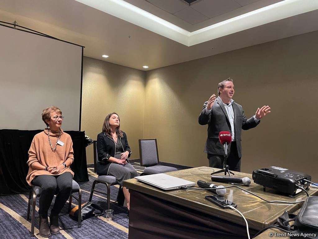 Надеюсь, что демократы сохранят большинство на промежуточных выборах - Стивен Слугоски