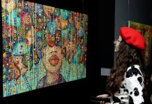 "Человек-праздник" Мир Азер Абдуллаев – лечебные свойства оптимизма и позитива экспозиции в Баку (ФОТО)