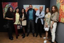 "Человек-праздник" Мир Азер Абдуллаев – лечебные свойства оптимизма и позитива экспозиции в Баку (ФОТО)