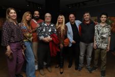 "Человек-праздник" Мир Азер Абдуллаев – лечебные свойства оптимизма и позитива экспозиции в Баку (ФОТО)