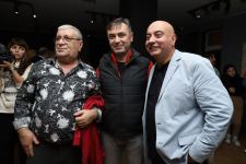 "Человек-праздник" Мир Азер Абдуллаев – лечебные свойства оптимизма и позитива экспозиции в Баку (ФОТО)