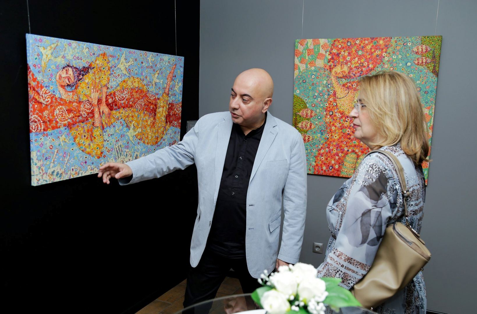 "Человек-праздник" Мир Азер Абдуллаев – лечебные свойства оптимизма и позитива экспозиции в Баку (ФОТО)